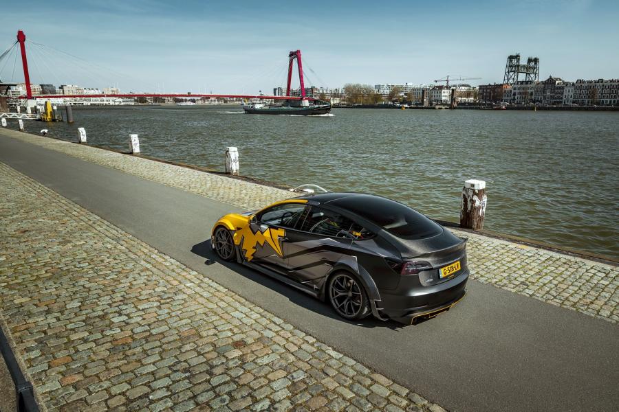  Tesla Model 3R EVO Yellow Flash by JP Customs & RevoZport 2020 года  (фото 12 из 12)
